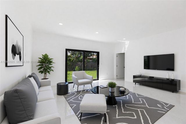 5550 SW 4th St, Miami, FL 33134