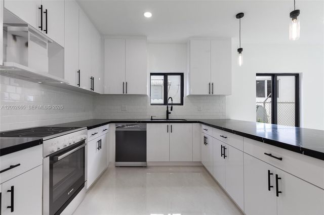 5550 SW 4th St, Miami, FL 33134