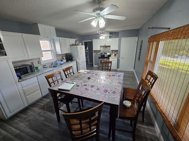 2003 Randolph Street, Waterloo, IA 50702