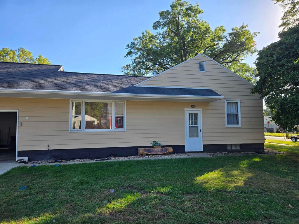 2003 Randolph Street, Waterloo, IA 50702