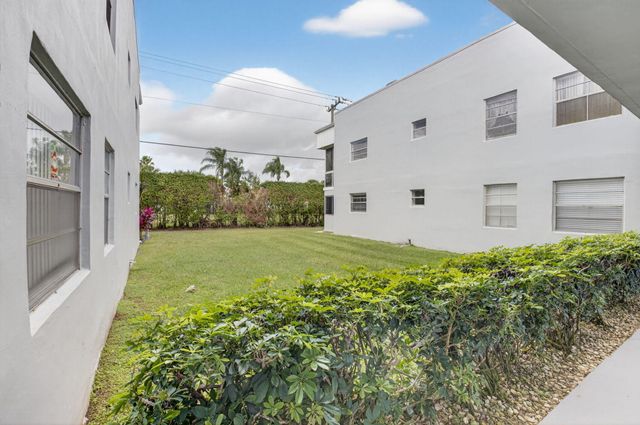 111 Normandy Lane, Delray Beach, FL 33484