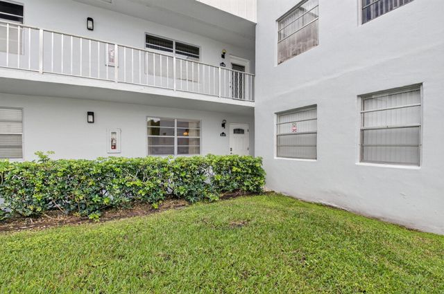 111 Normandy Lane, Delray Beach, FL 33484