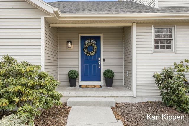 158 Teasel Street NE, Comstock Park, MI 49321