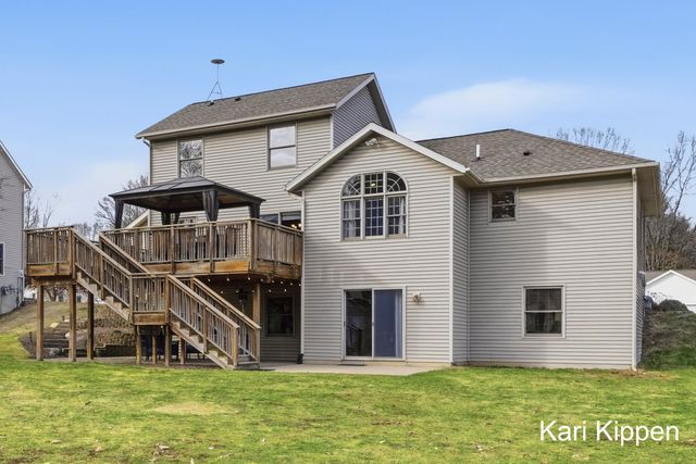 158 Teasel Street NE, Comstock Park, MI 49321