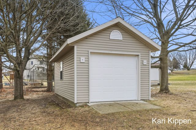 158 Teasel Street NE, Comstock Park, MI 49321