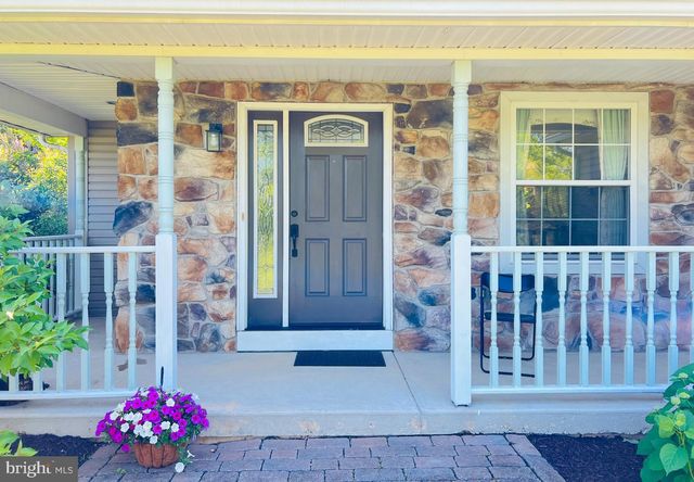 952 VALLEYBROOK RD, Garnet Valley, PA 19060