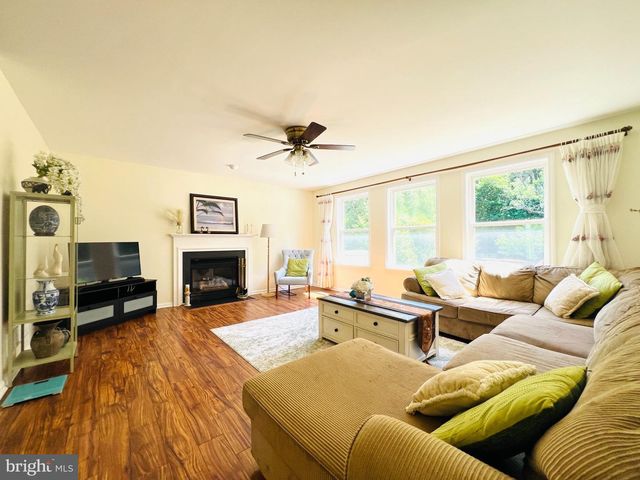 952 VALLEYBROOK RD, Garnet Valley, PA 19060