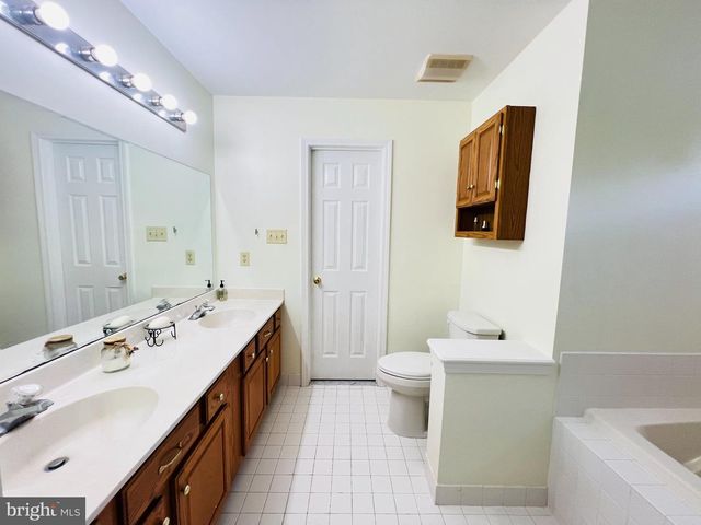 952 VALLEYBROOK RD, Garnet Valley, PA 19060