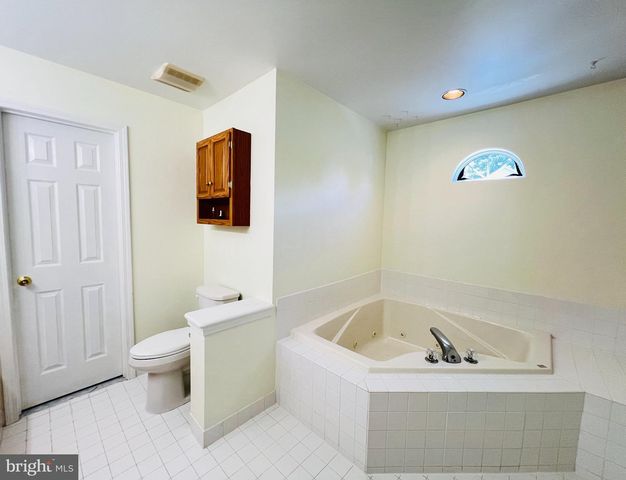 952 VALLEYBROOK RD, Garnet Valley, PA 19060