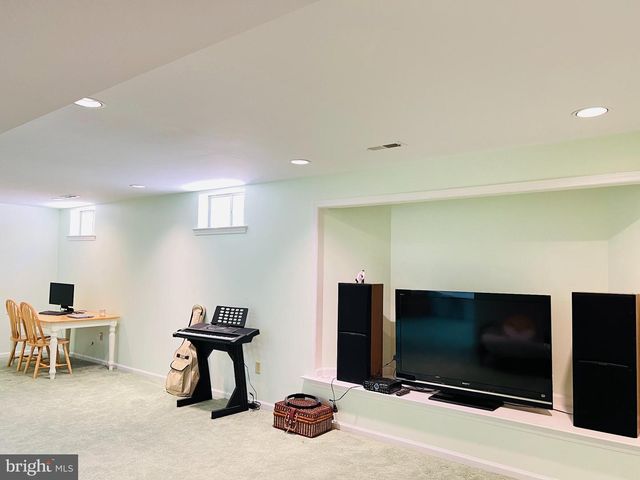952 VALLEYBROOK RD, Garnet Valley, PA 19060