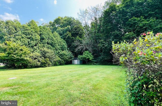 952 VALLEYBROOK RD, Garnet Valley, PA 19060