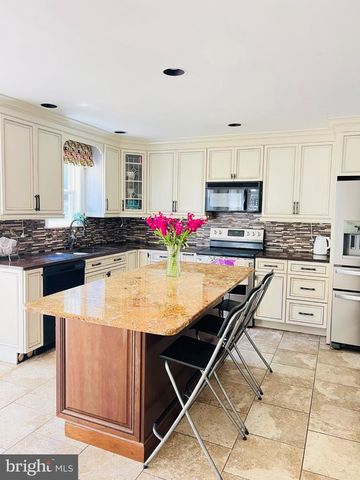 952 VALLEYBROOK RD, Garnet Valley, PA 19060
