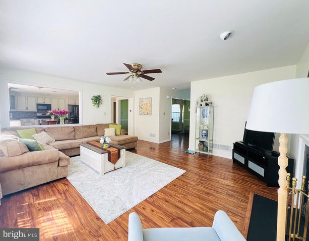 952 VALLEYBROOK RD, Garnet Valley, PA 19060