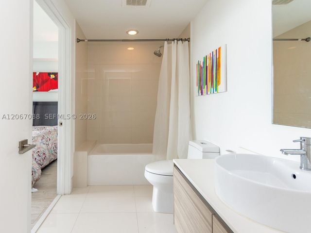 121 NE 34th St 1014, Miami, FL 33137