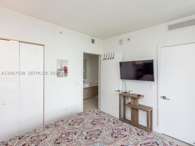 121 NE 34th St 1014, Miami, FL 33137