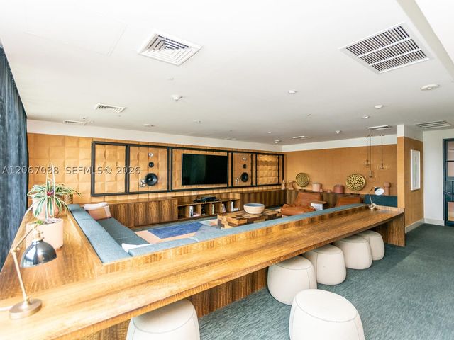 121 NE 34th St 1014, Miami, FL 33137