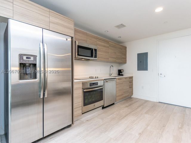 121 NE 34th St 1014, Miami, FL 33137