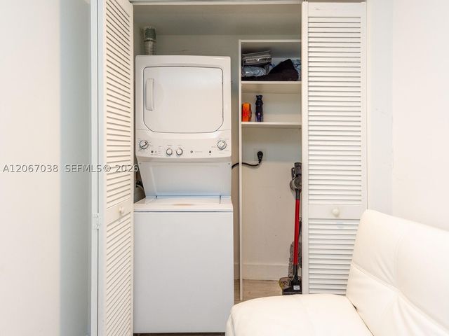 121 NE 34th St 1014, Miami, FL 33137