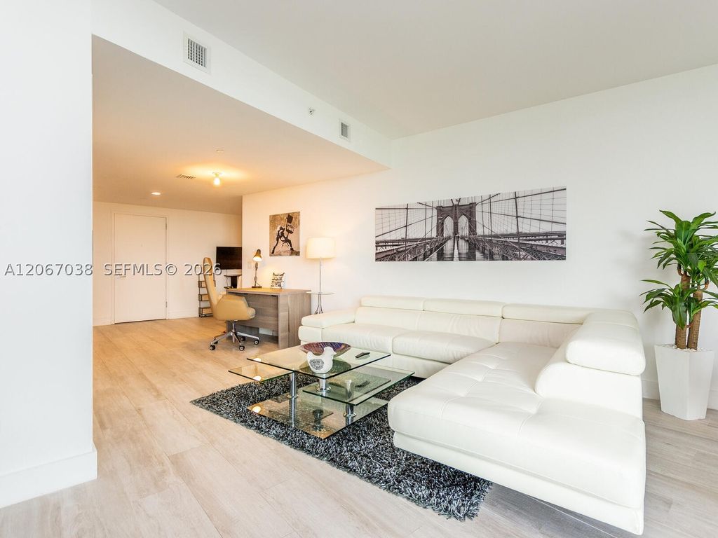 121 NE 34th St 1014, Miami, FL 33137