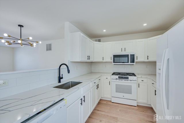 3 Kosmoski Terrace, Sayreville, NJ 08859