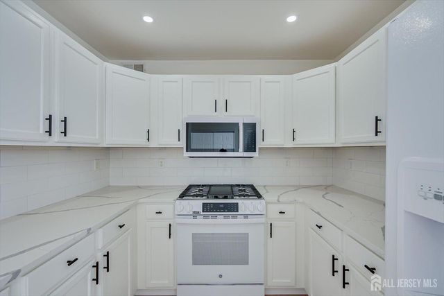 3 Kosmoski Terrace, Sayreville, NJ 08859