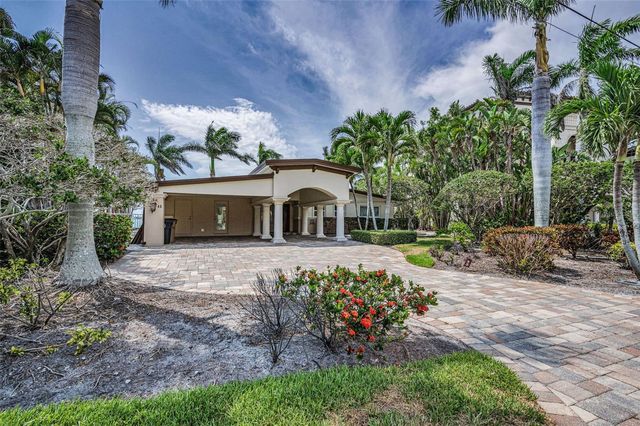 52 N PINE CIRCLE, Belleair, FL 33756