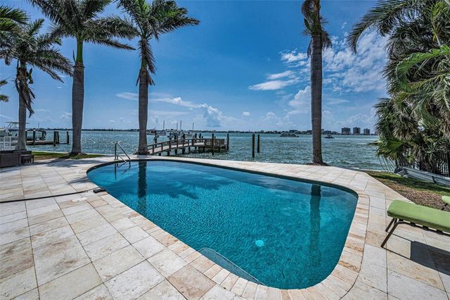 52 N PINE CIRCLE, Belleair, FL 33756