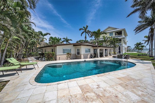 52 N PINE CIRCLE, Belleair, FL 33756