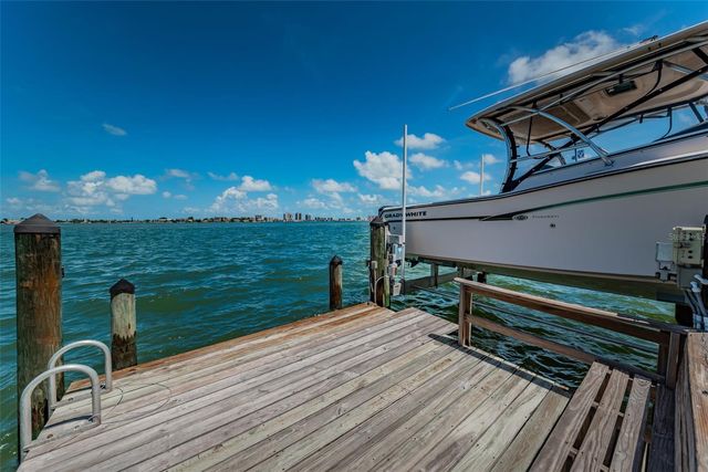 52 N PINE CIRCLE, Belleair, FL 33756