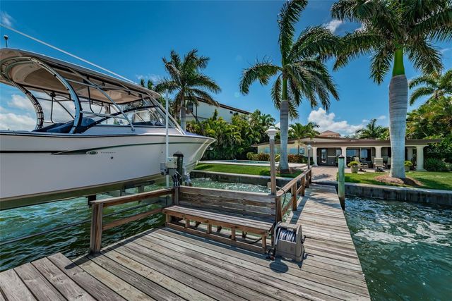 52 N PINE CIRCLE, Belleair, FL 33756