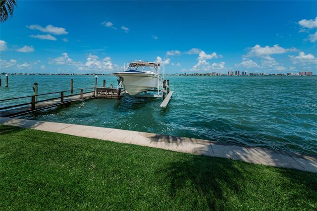 52 N PINE CIRCLE, Belleair, FL 33756