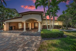 52 N PINE CIRCLE, Belleair, FL 33756