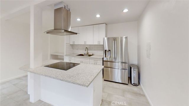 1030 W Macarthur Boulevard 10, Santa Ana, CA 92707