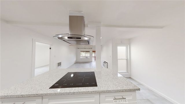 1030 W Macarthur Boulevard 10, Santa Ana, CA 92707