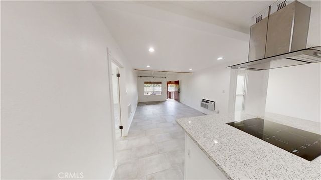 1030 W Macarthur Boulevard 10, Santa Ana, CA 92707