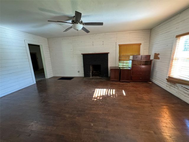 2107 S Fannin Avenue, Denison, TX 75020