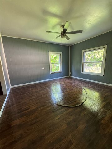 2107 S Fannin Avenue, Denison, TX 75020