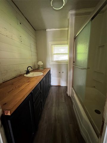 2107 S Fannin Avenue, Denison, TX 75020