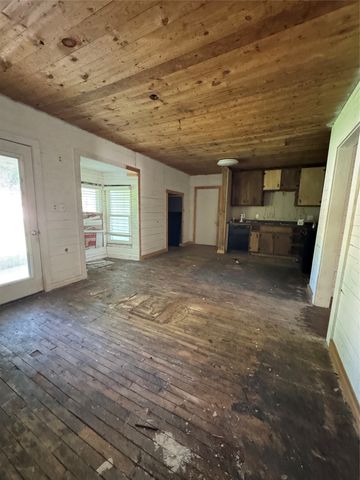 2107 S Fannin Avenue, Denison, TX 75020