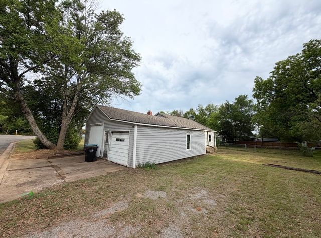 2107 S Fannin Avenue, Denison, TX 75020