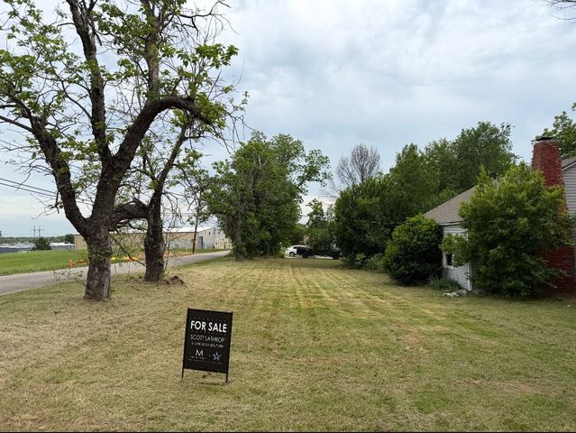 2107 S Fannin Avenue, Denison, TX 75020