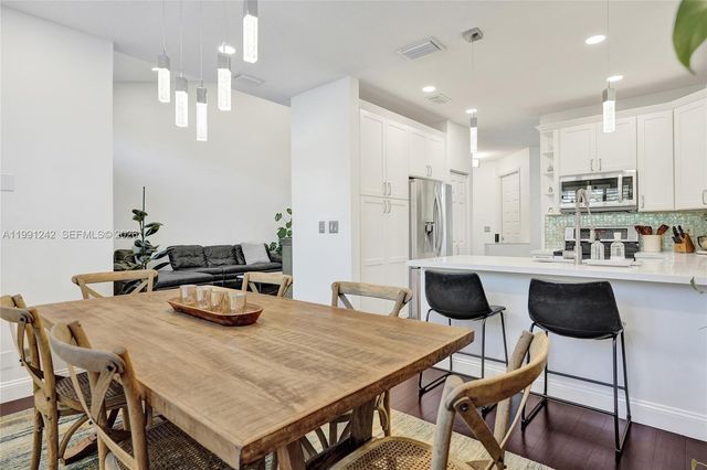 1062 SW 158th Ave, Pembroke Pines, FL 33027