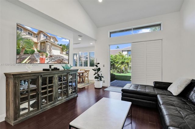 1062 SW 158th Ave, Pembroke Pines, FL 33027