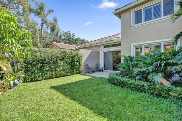 1062 SW 158th Ave, Pembroke Pines, FL 33027