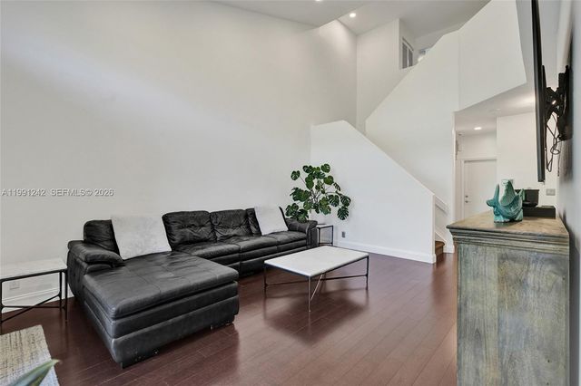 1062 SW 158th Ave, Pembroke Pines, FL 33027