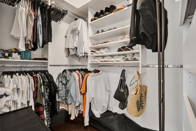 1062 SW 158th Ave, Pembroke Pines, FL 33027