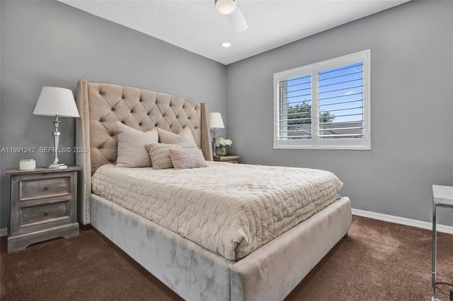 1062 SW 158th Ave, Pembroke Pines, FL 33027