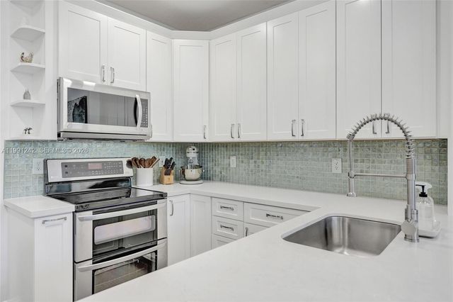 1062 SW 158th Ave, Pembroke Pines, FL 33027