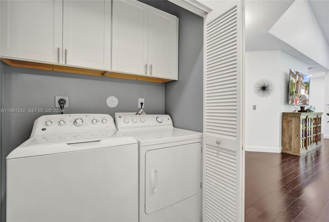 1062 SW 158th Ave, Pembroke Pines, FL 33027