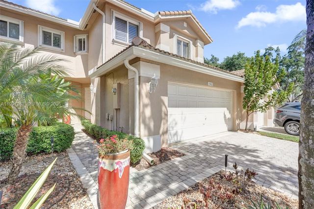 1062 SW 158th Ave, Pembroke Pines, FL 33027